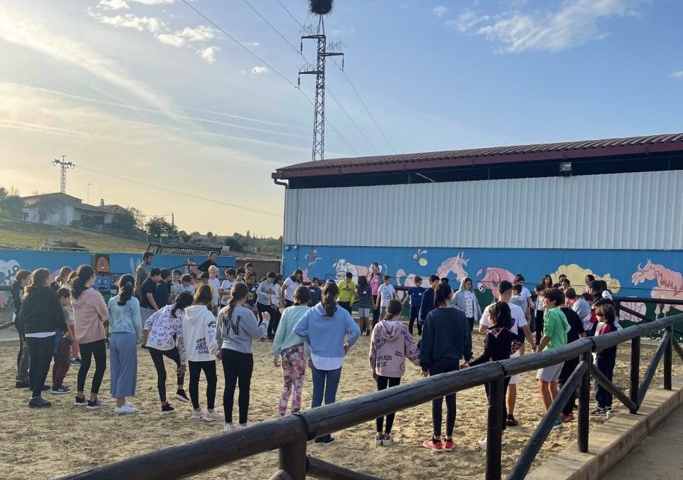 El alumnado de 6º visita la Granja Escuela Hípica de Niebla